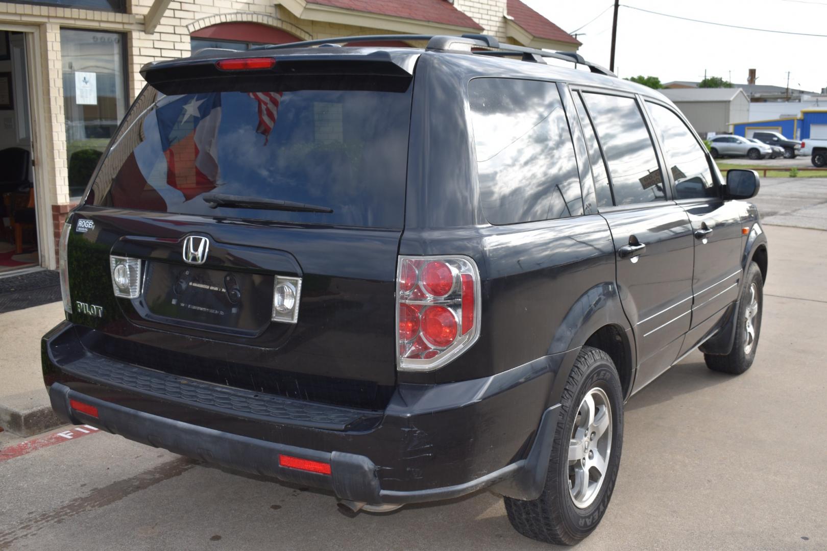 2006 Black /Brown Honda Pilot EX w/ Leather (5FNYF28556B) with an 3.5L V6 SOHC 24V engine, 5-Speed Automatic Overdrive transmission, located at 5925 E. BELKNAP ST., HALTOM CITY, TX, 76117, (817) 834-4222, 32.803799, -97.259003 - Buying a 2006 Honda Pilot EX can offer several benefits, building upon the strengths of its predecessors while incorporating some improvements. Here are some potential advantages: Reliability: Honda has a strong reputation for building reliable vehicles, and the 2006 Pilot is no exception. By 2006, - Photo#4